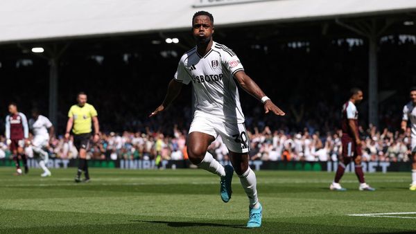 Fulham beat Villa to stay in European hunt