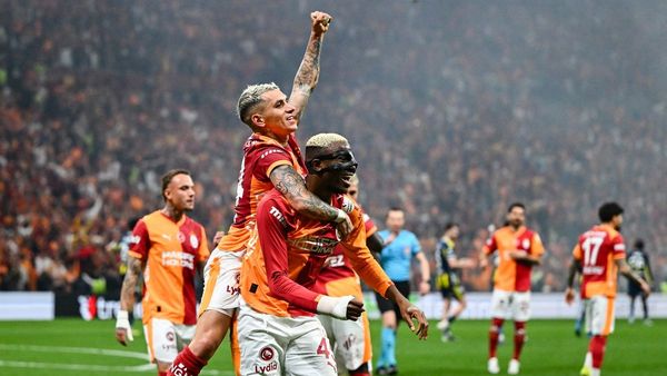 Galatasaray beat Fenerbahce 3-0 to move clear