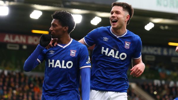 Ipswich beat Norwich to edge Premier League bid