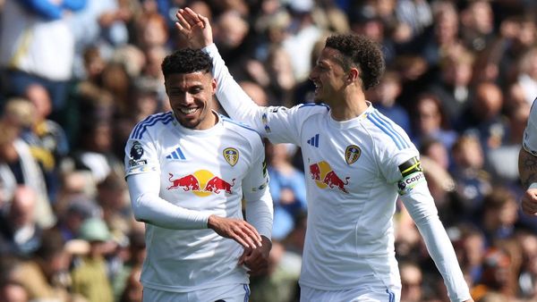 Leeds Beat Wolves 3-0 to Edge Closer