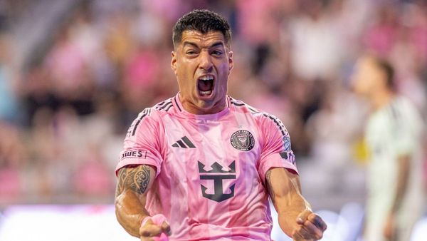 Luis Suarez open to Uruguay World Cup return