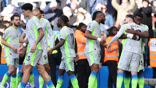 Man City Edge in Premier League Title Race