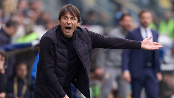Napoli title hopes alive after Parma draw