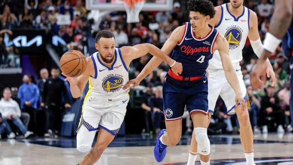 Warriors stun Clippers, 76ers clinch seed