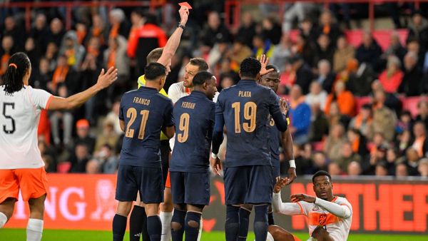 Netherlands face setback after Dumfries red Netherlands face setback after Dumfries red