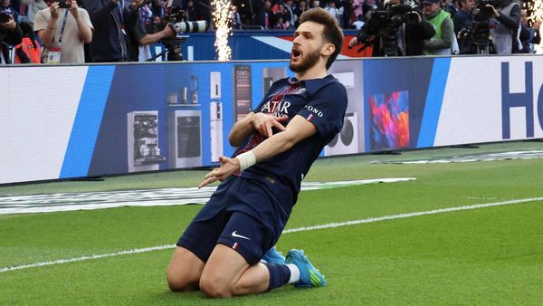 Kvaratskhelia brace extends PSG lead