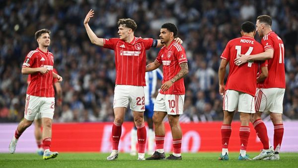 Porto vs Forest 1-1 after own goal Porto vs Forest 1-1 after own goal