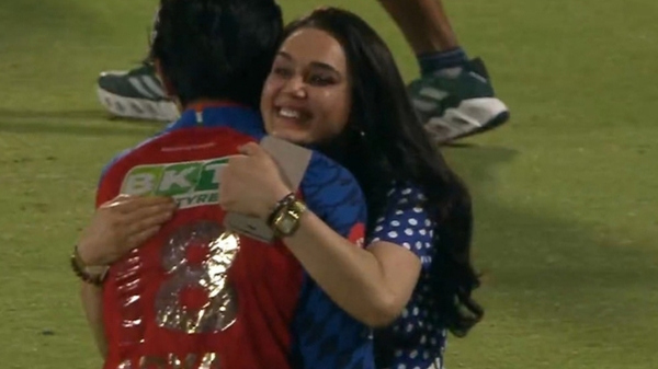DC vs PBKS Priyansh Arya left in Pain after Preity Zinta Punch after Punjab Kings script Historic Win