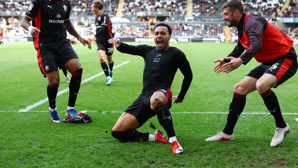 Archer nets late winner as Southampton extend run