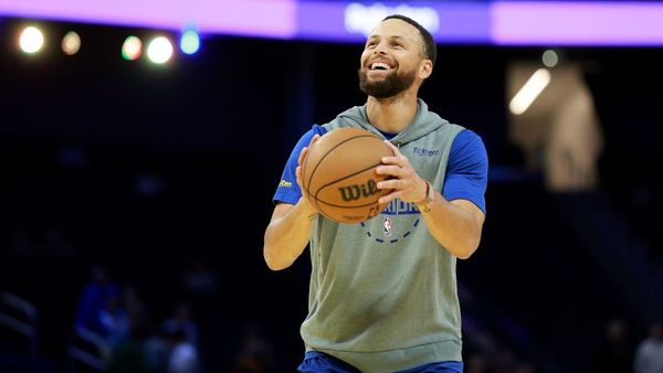 Stephen Curry Returns for Warriors