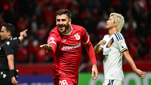 Toluca 4-2 Galaxy: Paulinho Hat-Trick Toluca 4-2 Galaxy: Paulinho Hat-Trick
