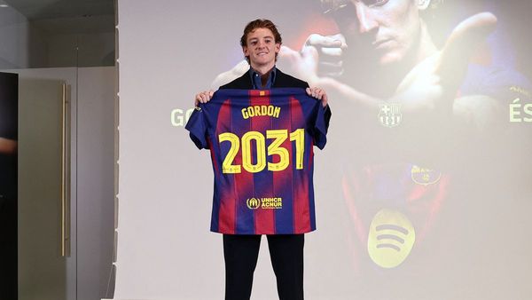 Gordon joins Barcelona on five-year deal