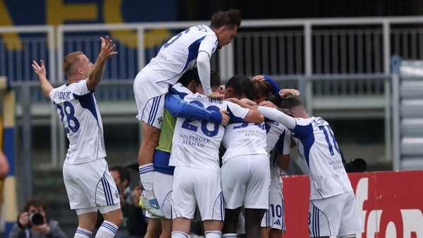 Como beat Verona to boost Fabregas' CL hopes