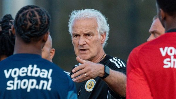 Curacao parts with coach ahead of World Cup Curacao parts with coach ahead of World Cup