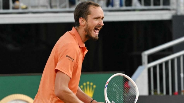 Italian Open Medvedev storms into last 16 sets up clash with Thiago Agustin Tirante
