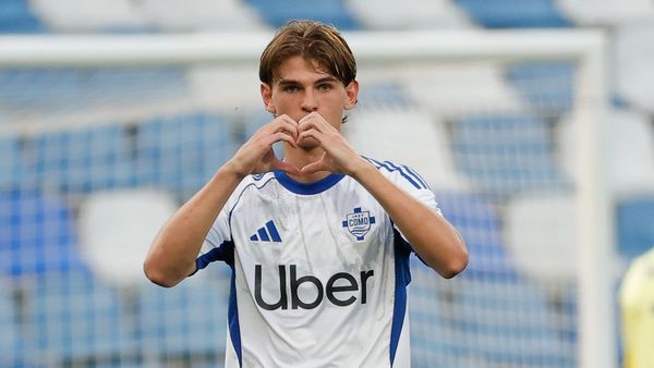Fabregas backs Paz to stay at Como