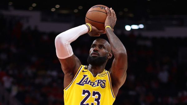 LeBron Leads Lakers to Playoff Semifinals