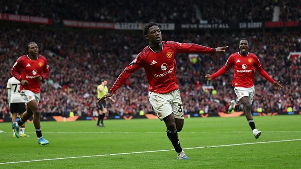 Man Utd beat Liverpool 3-2 to seal top five