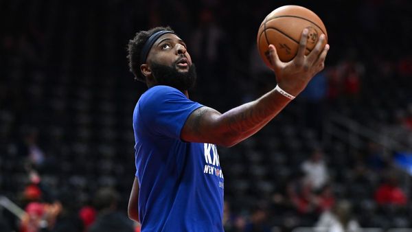 Robinson Broken Pinky Hinders Knicks in Finals Robinson Broken Pinky Hinders Knicks in Finals