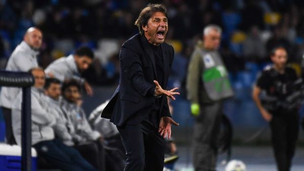 Napoli pressing pattern under Conte Napoli pressing pattern under Conte