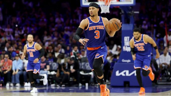 Knicks Sweep Sixers as Hart Taunts Fans