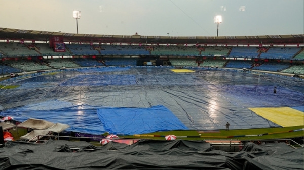 RCB vs KKR Raipur LIVE Weather Updates  Rain at Shaheed Veer Narayan Stadium  Ground Under Cover