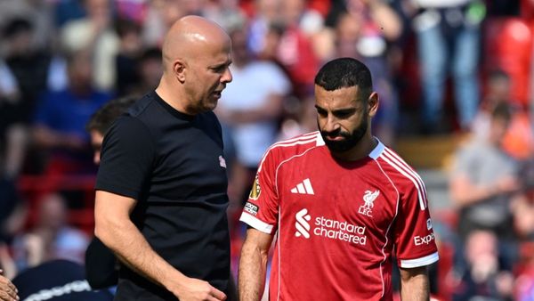 Rooney: Slot should bench Salah at Anfield