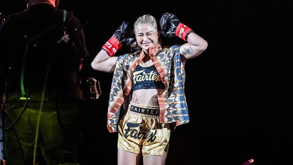Stamp Fairtex Returns Against Cynthia Flores Stamp Fairtex Returns Against Cynthia Flores