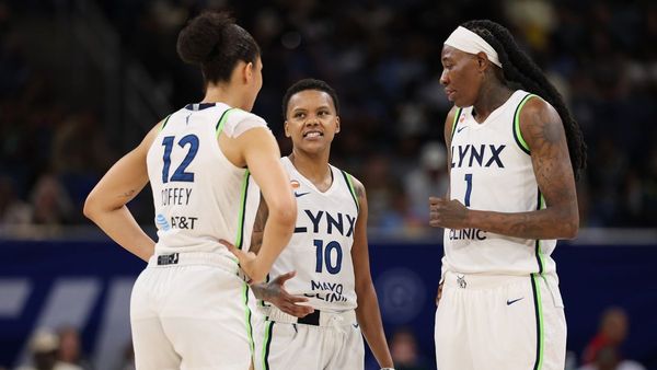Lynx Rout Sky to Stay Hot