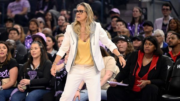 Hammon hits 150th WNBA win Hammon hits 150th WNBA win