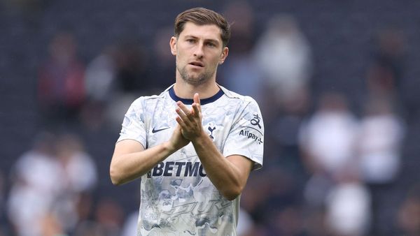 Ben Davies Re-signs with Tottenham Ben Davies Re-signs with Tottenham