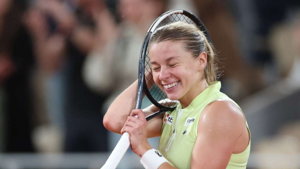 French Open Qualifier Chwalinska stuns Shnaider to reach maiden grand slam final