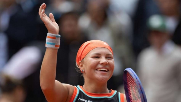 French Open 2026 Sabalenka endures spectacular collapse as Shnaider soars into semi-finals