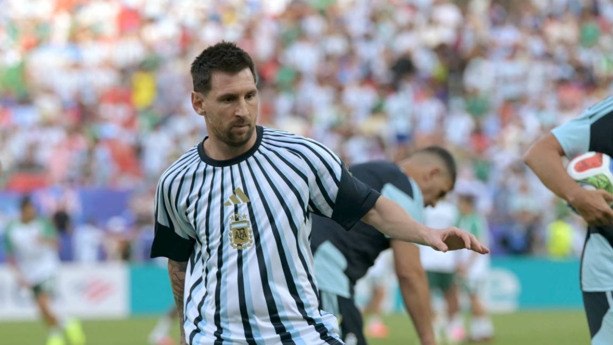 Lionel Messi Joins Exclusive 200-Cap Club for Argentina But Cristiano Ronaldo s Record Remains Out of Reach Lionel Messi Joins Exclusive 200-Cap Club for Argentina But Cristiano Ronaldo s Record Remains Out of Reach