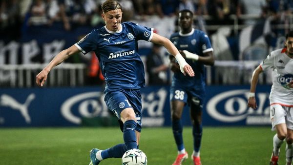 Detourbet signs for Man City from Troyes