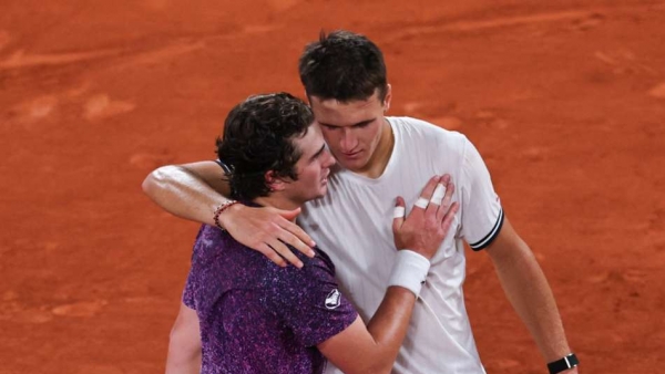 French Open Mensik downs Fonseca in battle of youngsters