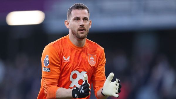 Dubravka signs as Spurs face Vicario doubt
