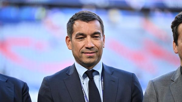 Van Bronckhorst Returns to Feyenoord Van Bronckhorst Returns to Feyenoord