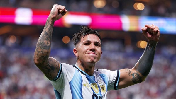 Argentina stun Egypt with Fernandez late winner
