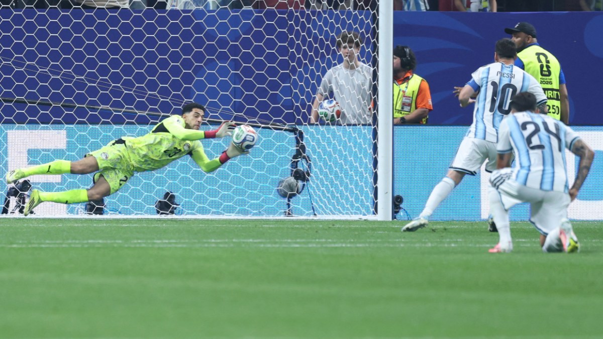 Lionel Messi Elongates Unwanted World Cup Record with Penalty Miss against Egypt