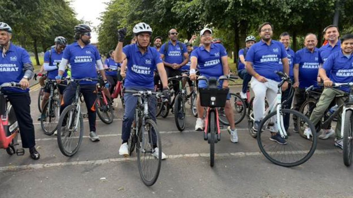 Cheer for Bharat Sports Minister Promotes Fit India Initative with Cycling Rally Ahead Of CWG 26 Opening Cheer for Bharat Sports Minister Promotes Fit India Initative with Cycling Rally Ahead Of CWG 26 Opening