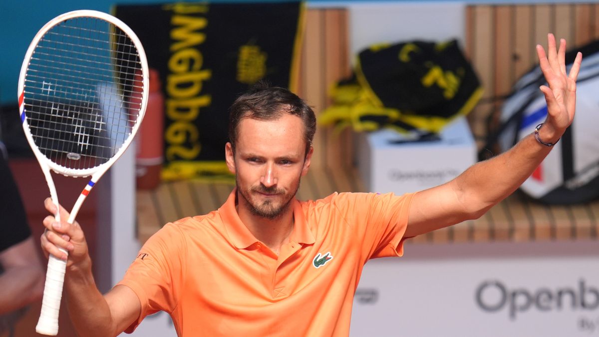 China Open: Daniil Medvedev Disqualified Against Novak Djokovic After Hitting Ball Into Stands China Open: Daniil Medvedev Disqualified Against Novak Djokovic After Hitting Ball Into Stands