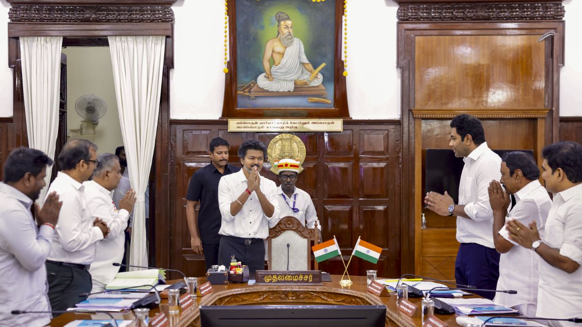 CM Vijay Disburses Rs 6 85 Crore to Para-Athletes Launches Sportsmen Development Allowance Scheme CM Vijay Disburses Rs 6 85 Crore to Para-Athletes Launches Sportsmen Development Allowance Scheme