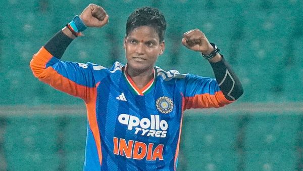 Ind vs Pak Women's T20 World Cup: ದೀಪ್ತಿ ಪಂಚ್‌ಗೆ ಪಾಕ್‌ ಸುಸ್ತು; ಭಾರತ ಗೆಲುವಿನ ಆರಂಭ