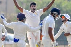 Ranji Trophy 2022-23: ಹೊರಬಿದ್ದ ಮುಂಬೈ; ಕರ್ನಾಟಕ ಸೇರಿ ಕ್ವಾರ್ಟರ್ ಫೈನಲ್ ತಲುಪಿದ ಅಗ್ರ 8 ತಂಡಗಳು Ranji Trophy 2022-23: ಹೊರಬಿದ್ದ ಮುಂಬೈ; ಕರ್ನಾಟಕ ಸೇರಿ ಕ್ವಾರ್ಟರ್ ಫೈನಲ್ ತಲುಪಿದ ಅಗ್ರ 8 ತಂಡಗಳು