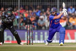  IND Vs NZ 3rd ODI: ಸಿಕ್ಸ್ ಹೊಡೆಯೋದ್ರಲ್ಲಿ ಹಿಟ್‌ಮ್ಯಾನ್ ರೋಹಿತ್ ದಾಖಲೆ: ಜಯಸೂರ್ಯ ದಾಖಲೆ ಧೂಳಿಪಟ