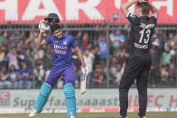 IND vs NZ: 3 ಪಂದ್ಯಗಳ ODI ಸರಣಿಯಲ್ಲಿ ಬಾಬರ್ ಅಜಂ ದಾಖಲೆ ಸರಿಗಟ್ಟಿದ ಶುಭ್ಮನ್ ಗಿಲ್ 