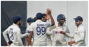 Ind vs Aus 2nd Test: ಮತ್ತೆ ಮಿಂಚಿದ ಭಾರತದ ಬೌಲರ್ಗಳು: ಮೊದಲ ದಿನದಾಟದಲ್ಲಿಯೇ ಆಸಿಸ್ ಆಲೌಟ್ Ind vs Aus 2nd Test: ಮತ್ತೆ ಮಿಂಚಿದ ಭಾರತದ ಬೌಲರ್ಗಳು: ಮೊದಲ ದಿನದಾಟದಲ್ಲಿಯೇ ಆಸಿಸ್ ಆಲೌಟ್