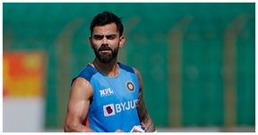 India vs Australia: ಪಂದ್ಯದ ಆರಂಭಕ್ಕೂ ಮುನ್ನ ರೋಹಿತ್ಗೆ ಬೌಲಿಂಗ್ ಮಾಡಿದ ವಿರಾಟ್ ಕೊಹ್ಲಿ: ವಿಡಿಯೋ India vs Australia: ಪಂದ್ಯದ ಆರಂಭಕ್ಕೂ ಮುನ್ನ ರೋಹಿತ್ಗೆ ಬೌಲಿಂಗ್ ಮಾಡಿದ ವಿರಾಟ್ ಕೊಹ್ಲಿ: ವಿಡಿಯೋ
