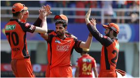 SRH Captain: ಮೊದಲ ಪಂದ್ಯಕ್ಕಾಗಿ ಸನ್ರೈಸರ್ಸ್ ಹೈದರಾಬಾದ್ ತಂಡಕ್ಕೆ ಭುವನೇಶ್ವರ್ ಕುಮಾರ್ ನಾಯಕ SRH Captain: ಮೊದಲ ಪಂದ್ಯಕ್ಕಾಗಿ ಸನ್ರೈಸರ್ಸ್ ಹೈದರಾಬಾದ್ ತಂಡಕ್ಕೆ ಭುವನೇಶ್ವರ್ ಕುಮಾರ್ ನಾಯಕ